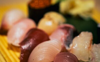 Japanische Küche mit Sushi und Nigiri