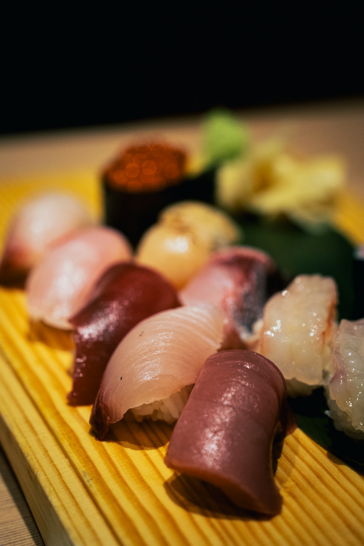 Japanische Küche mit Sushi und Nigiri