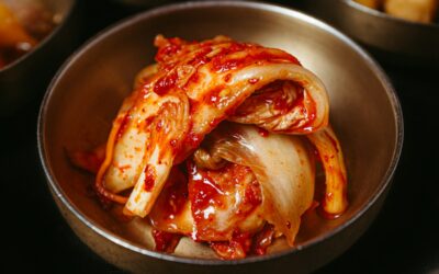 Koreanisches Essen mit Kimchi und Banchan