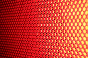 Abstraktes Rot-Gelb-Licht als Symbol für Lichttherapie, Rotlicht und Nahinfrarot